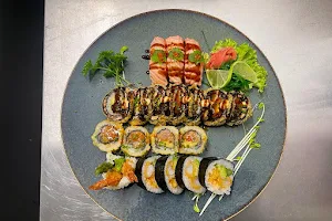 Royalfin Sushi & Kitchen image