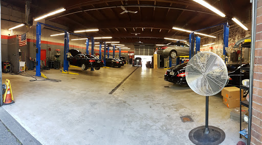 Used Car Dealer «Landmark Motors, Inc.», reviews and photos, 13815 NE 24th St, Bellevue, WA 98005, USA