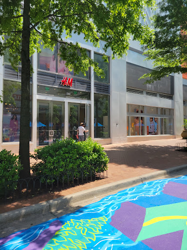 Clothing Store «H&M», reviews and photos, 8518 Fenton St, Silver Spring, MD 20910, USA