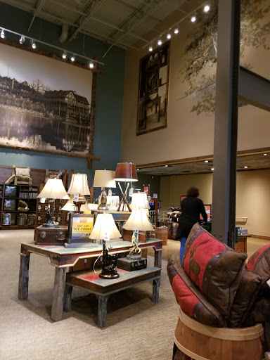 Sporting Goods Store «Bass Pro Shops», reviews and photos, 951 E Lewis and Clark Pkwy, Clarksville, IN 47129, USA