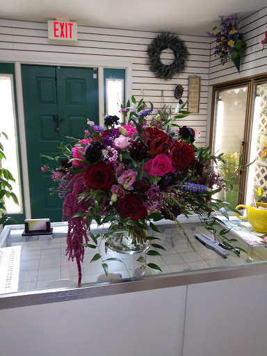 Florist «K & V Florist», reviews and photos, 23 Fee Fee Rd, Maryland Heights, MO 63043, USA
