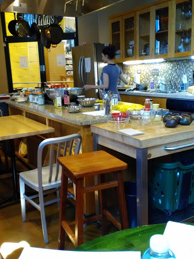 Shopping Mall «Fig Garden Village Shopping Center», reviews and photos, 790 W Shaw Ave, Fresno, CA 93704, USA