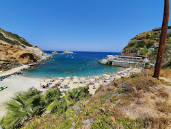 Mades beach'in fotoğrafı küçük koy ile birlikte
