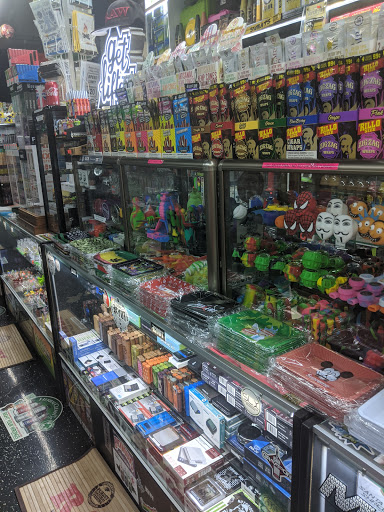 Tobacco Shop «The Hub Smoke Shop & Gifts», reviews and photos, 6410 N Oak Trafficway, Kansas City, MO 64118, USA