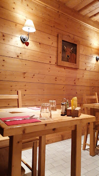 Atmosphère du Restaurant Le Corti Des Saveurs à Sixt-Fer-à-Cheval - n°3