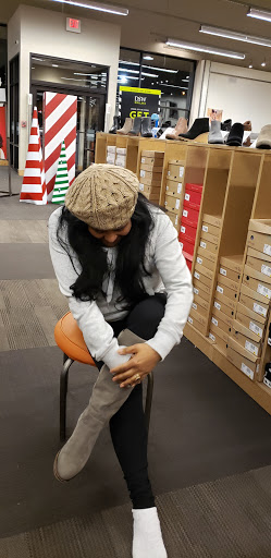 Shoe Store «DSW Designer Shoe Warehouse», reviews and photos, 1595 CT-71, Farmington, CT 06032, USA