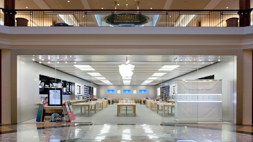 Apple Polaris Fashion Place image 7