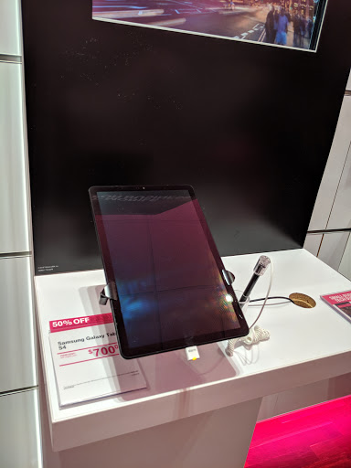 Cell Phone Store «T-Mobile», reviews and photos, 8251 Flying Cloud Dr Suite 2226, Eden Prairie, MN 55344, USA