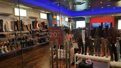 Shopping Mall «Mayfair», reviews and photos, 2500 N Mayfair Rd, Wauwatosa, WI 53226, USA