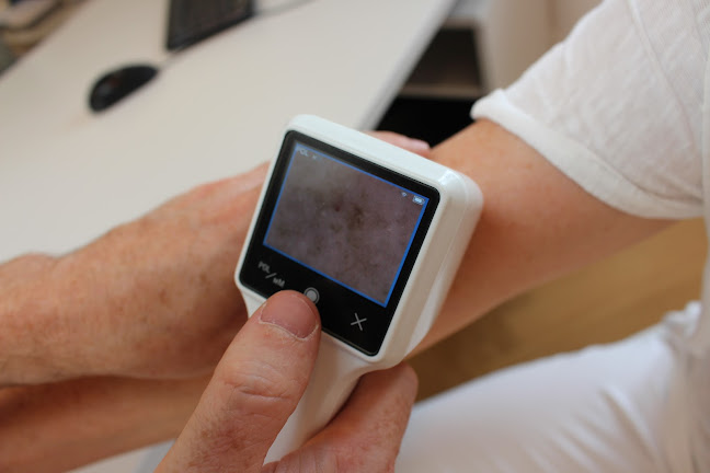 Hautarzt Oberland Dres. med. Florian Seifert, Andreas Dietrich, Cecilia Dietrich - Arzt