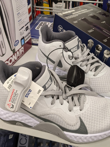 Clothing Store «Ross Dress for Less», reviews and photos, 17084 Slover Ave, Fontana, CA 92337, USA