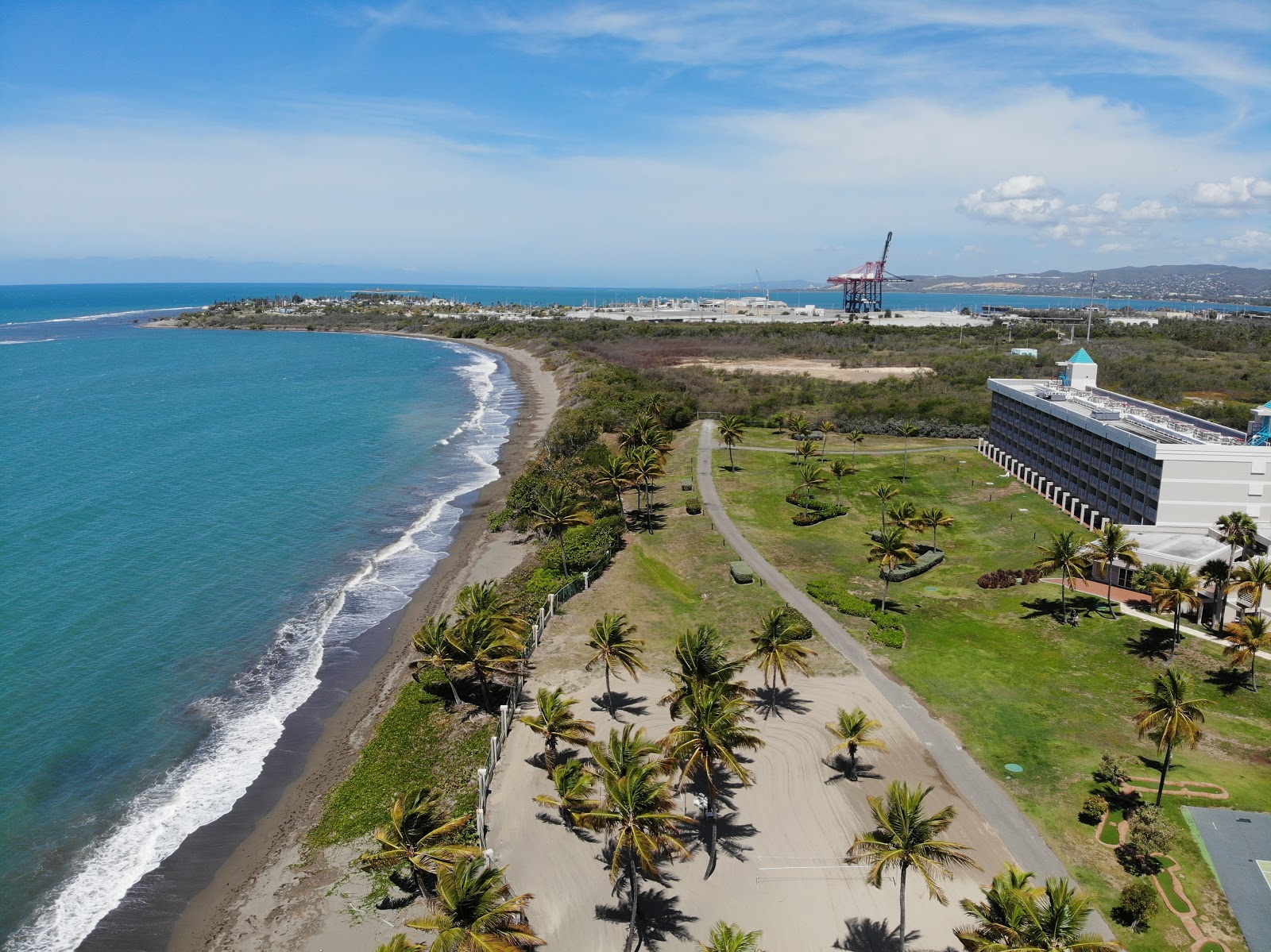 Fotografija Playa Hilton Ponce z dolga ravna obala