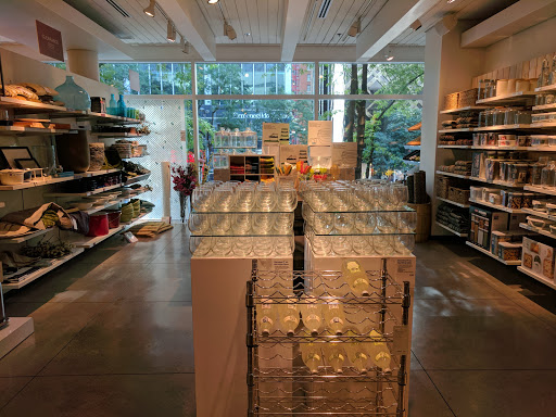 Furniture Store «Crate and Barrel», reviews and photos, 646 N Michigan Ave, Chicago, IL 60611, USA