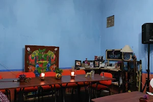 Giraluna Café image