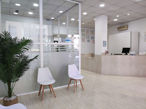 Clínica dental capuchinos en Málaga