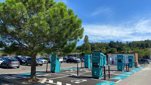 Borne de recharge de véhicules électriques Electra Station de recharge Saint-Genis-Laval