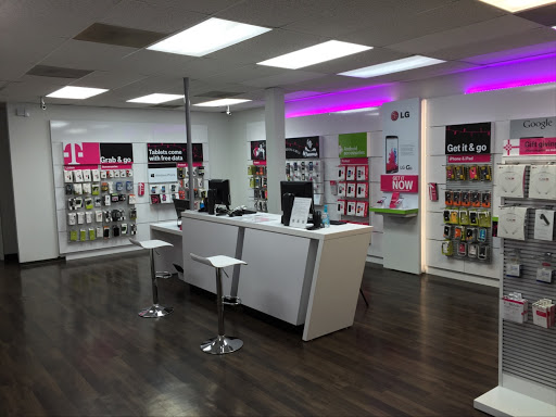 Cell Phone Store «T-Mobile», reviews and photos, 8303 Hwy 6 N, Houston, TX 77095, USA