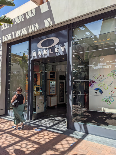 Sunglasses Store «Oakley Store», reviews and photos, 654 Spectrum Center Dr, Irvine, CA 92618, USA