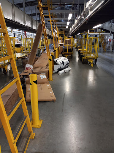 Shipping and Mailing Service «FedEx Ship Center», reviews and photos, 21600 Melrose Ave, Southfield, MI 48075, USA