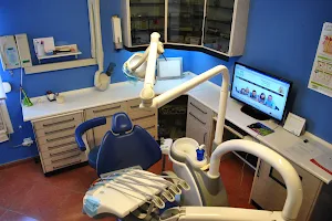 Clínica Dental Efidento Odontología Avanzada image