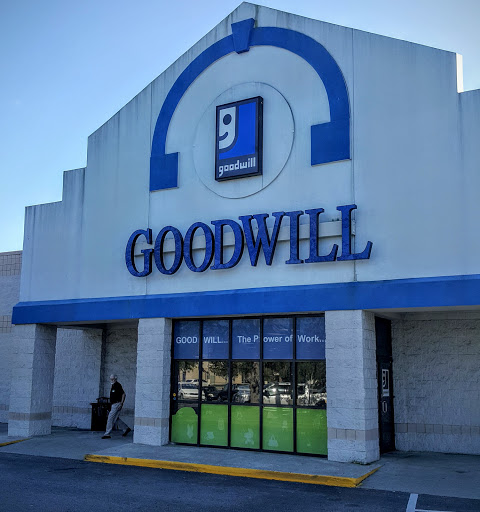 Thrift Store «Goodwill», reviews and photos, 249 Village At Glynn Pl, Brunswick, GA 31525, USA