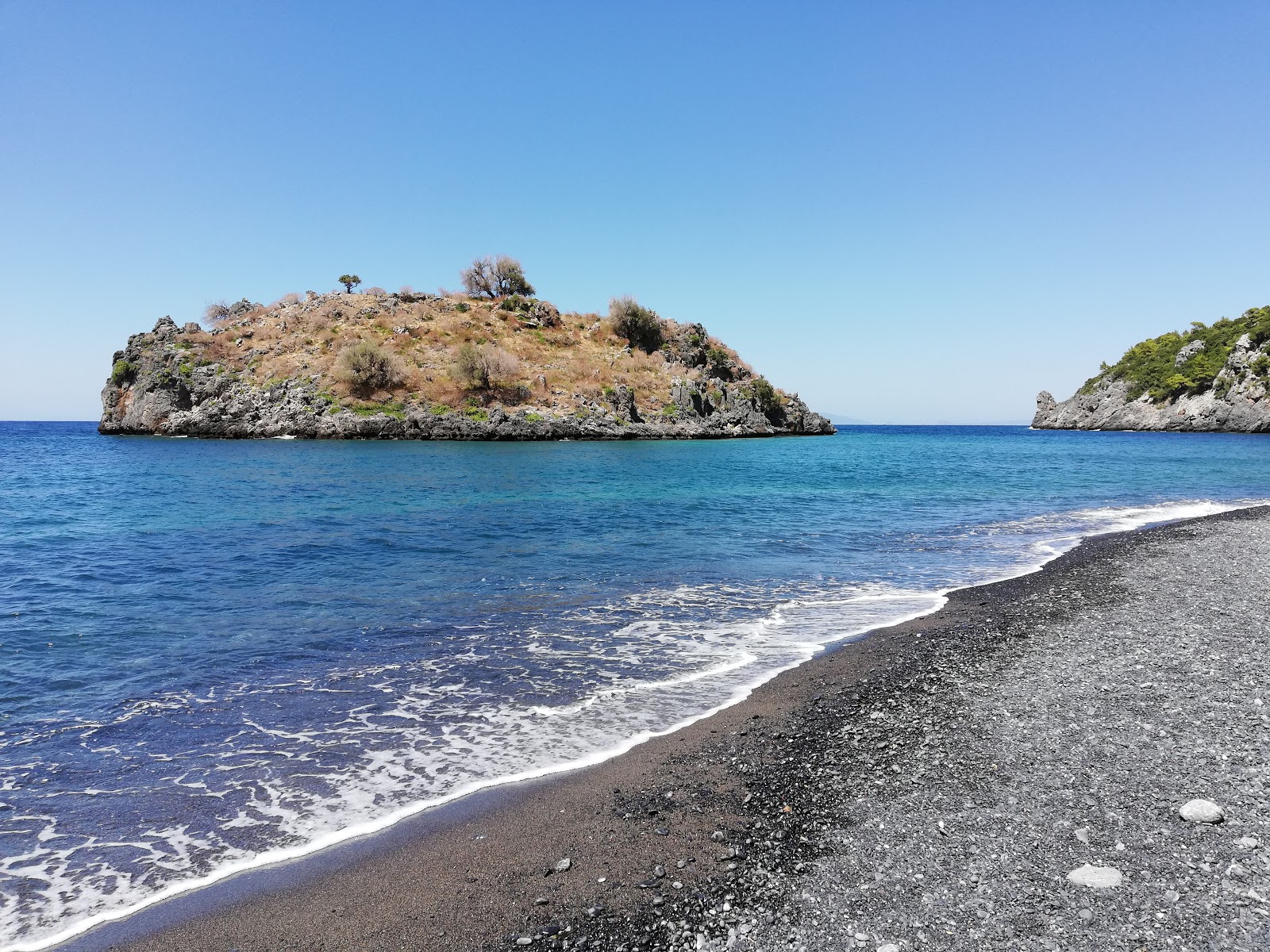 Foto af Sarakiniko beach med grå fin sten overflade