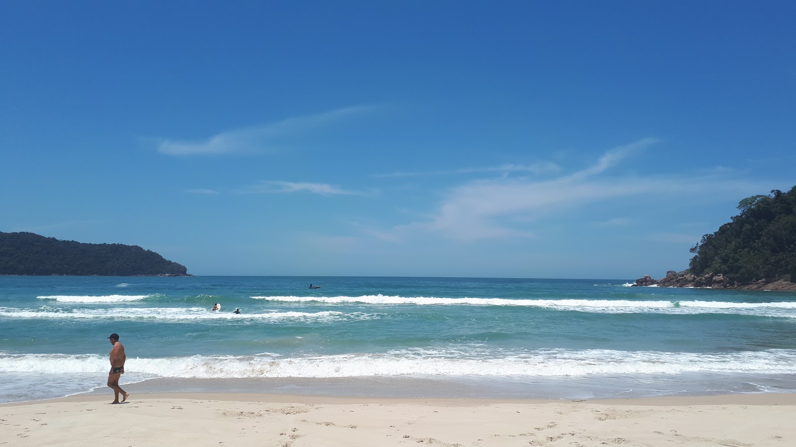 Fotografija Praia Brava do Camburi nahaja se v naravnem okolju