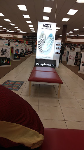 Shoe Store «Famous Footwear», reviews and photos, 10412 Broadway St, Pearland, TX 77584, USA