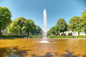 Wasserfontäne Ceciliengärten image