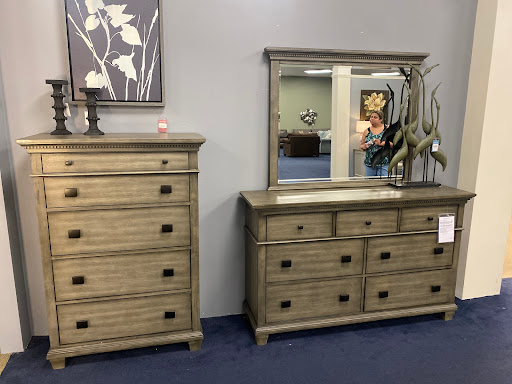 Furniture Store «Raymour & Flanigan Furniture and Mattress Store», reviews and photos, 895 E Gate Blvd, Garden City, NY 11530, USA