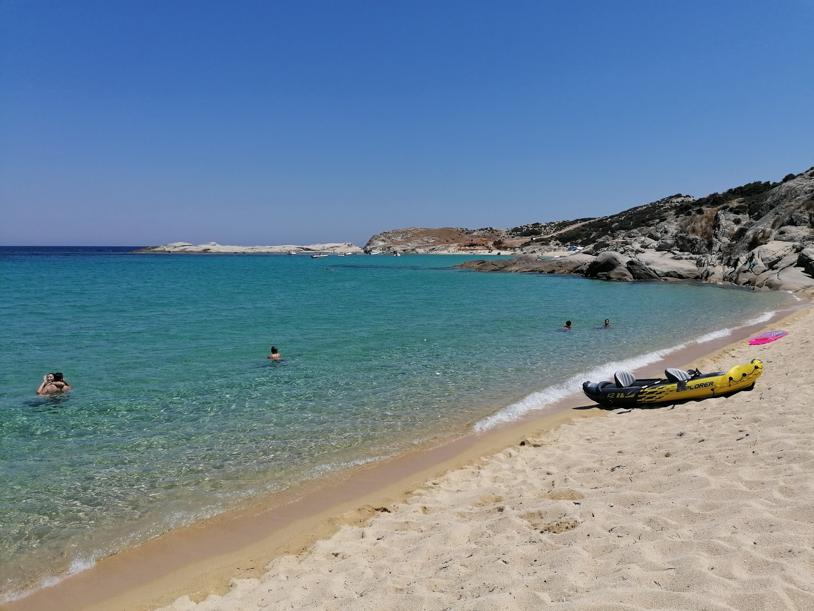 Foto de Kriaritsi Beach área de servicios