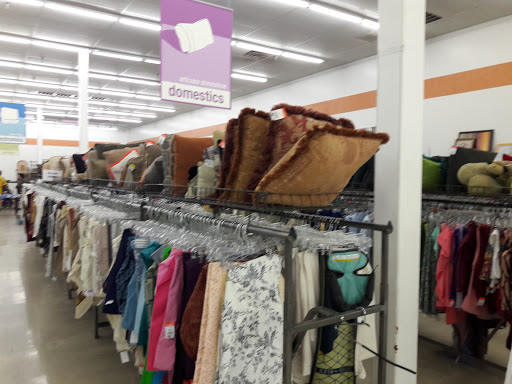 Thrift Store «75th & Thomas Goodwill Retail Store, Donation Center & Career Center», reviews and photos, 2929 N. 75th Ave, Phoenix, AZ 85033, USA