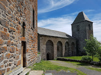 Eglise Notre Dame des Pauvres du Restaurant français Buron de l'Aubrac à Saint-Chély-d'Aubrac - n°10
