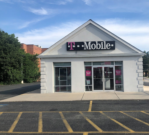 Cell Phone Store «T-Mobile», reviews and photos, 1101 Eastern Blvd, Essex, MD 21221, USA