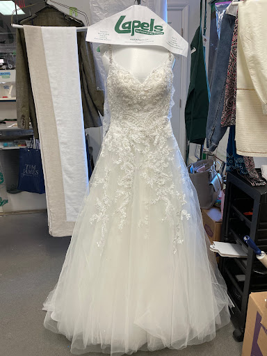 Dry Cleaner «Lapels Dry Cleaning Tampa», reviews and photos, 17503 Preserve Walk Ln, Tampa, FL 33647, USA