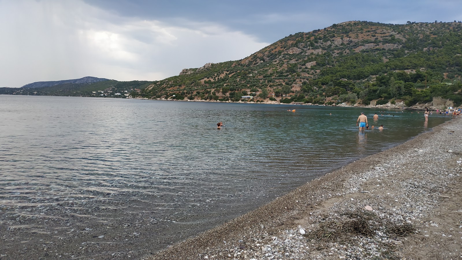Flampouro beach的照片 带有碧绿色纯水表面