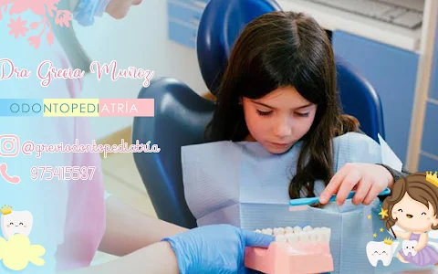 Dentista para niños en Trujillo - Grevi Odontopediatría image