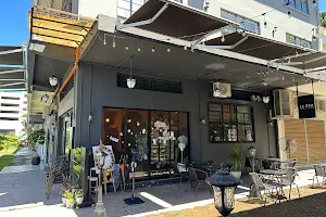 Le Phi Cafe image