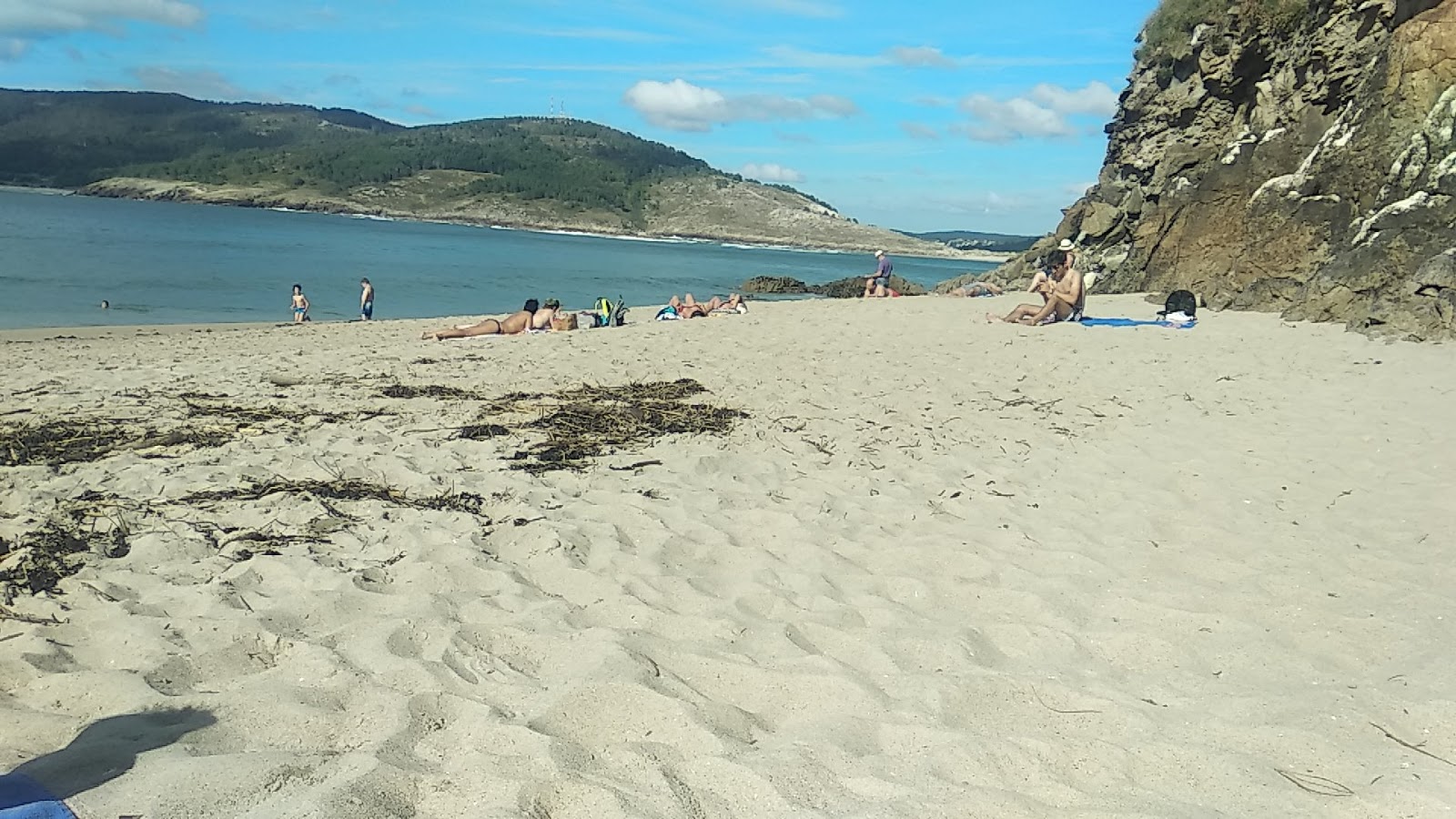 Foto van Praia das Vacas met turquoise puur water oppervlakte