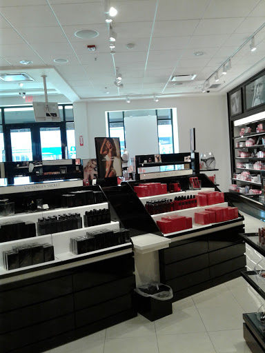 Shopping Mall «Crestview Hills Town Center», reviews and photos, 2791 Town Center Blvd, Crestview Hills, KY 41017, USA