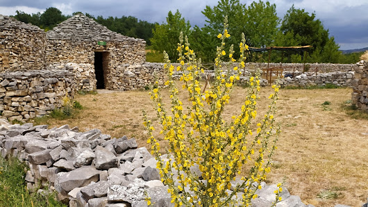 Ecomuseo del Paleolitico della Valle Giumentina Villaggio Tholos Abbatteggio Valle Giumentina Parco nazionale della Majella, 65020 Abbateggio PE, Italia