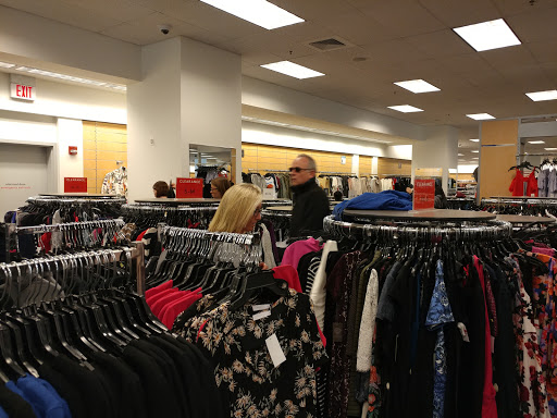 Department Store «Nordstrom Rack Chicago Avenue», reviews and photos, 101 E Chicago Ave, Chicago, IL 60611, USA