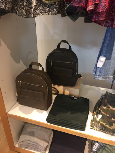 Clothing Store «Gap Outlet», reviews and photos, 8225 Vineland Ave, Orlando, FL 32821, USA