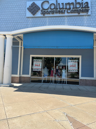 Sportswear Store «Columbia Sportswear Outlet Store at Jersey Shore Outlets», reviews and photos, 1 Premium Outlet Blvd #299, Tinton Falls, NJ 07753, USA