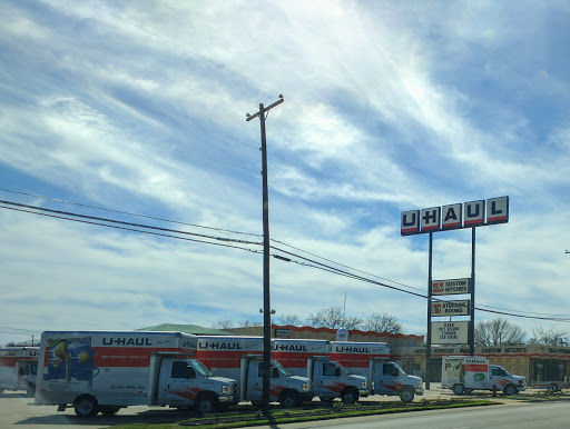 RV Storage Facility «U-Haul Moving & Storage at Downtown Main St», reviews and photos, 1117 E Main St, Grand Prairie, TX 75050, USA