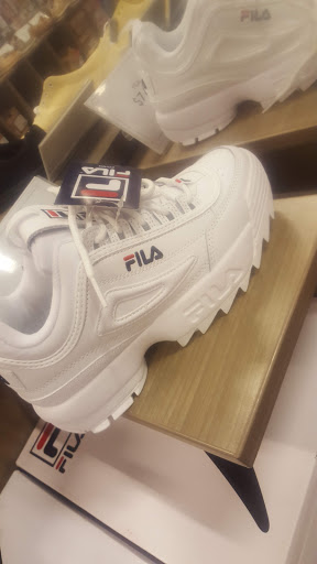 Shoe Store «DSW Designer Shoe Warehouse», reviews and photos, 8389 Leesburg Pike, Vienna, VA 22182, USA