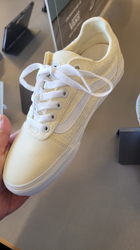 Shoe Store «DSW Designer Shoe Warehouse», reviews and photos, 23171 W Outer Dr, Allen Park, MI 48101, USA