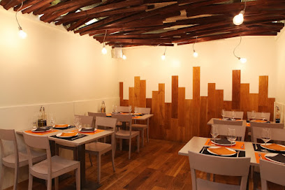 Rimbombin Hostal - bar - restaurante - C. Sombrerería, 6, 09003 Burgos, Spain