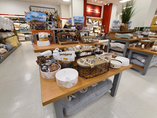 Department Store «T.J. Maxx», reviews and photos, 34 E Ridgewood Ave, Paramus, NJ 07652, USA