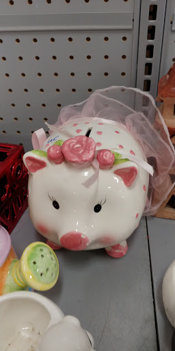 Thrift Store «Super Thrift Store», reviews and photos, 815 N Oxnard Blvd, Oxnard, CA 93030, USA